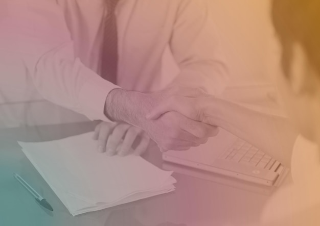 Sesión de coaching en espacio luminoso